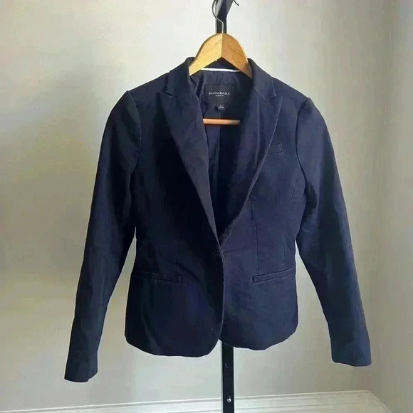 Banana Republic Jackets & Blazers - Banana Republic navy blue blazer